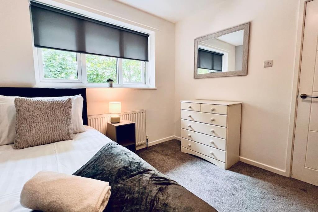 ליברפול Urban Bliss Stylish Townhouse With Free Parking For A Convenient City Stay מראה חיצוני תמונה
