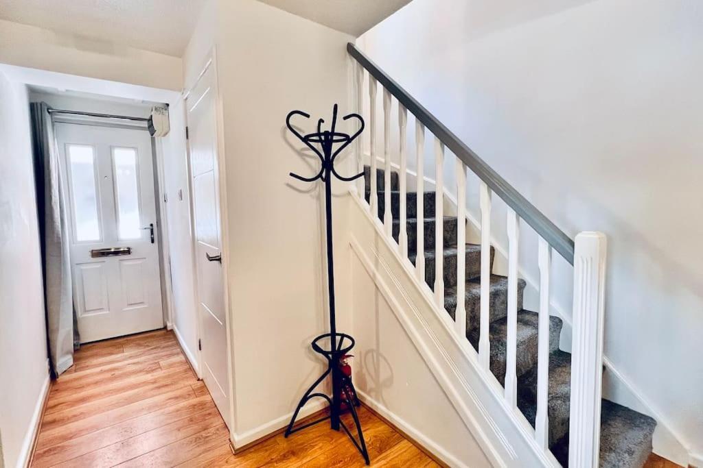 ליברפול Urban Bliss Stylish Townhouse With Free Parking For A Convenient City Stay מראה חיצוני תמונה