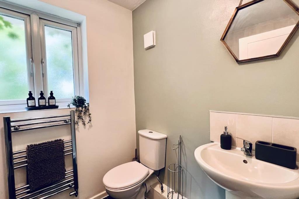 ליברפול Urban Bliss Stylish Townhouse With Free Parking For A Convenient City Stay מראה חיצוני תמונה