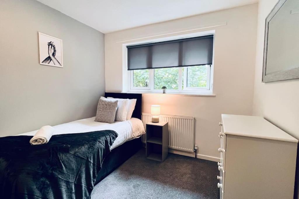 ליברפול Urban Bliss Stylish Townhouse With Free Parking For A Convenient City Stay מראה חיצוני תמונה