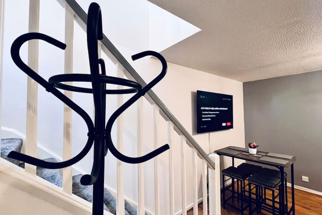 ליברפול Urban Bliss Stylish Townhouse With Free Parking For A Convenient City Stay מראה חיצוני תמונה
